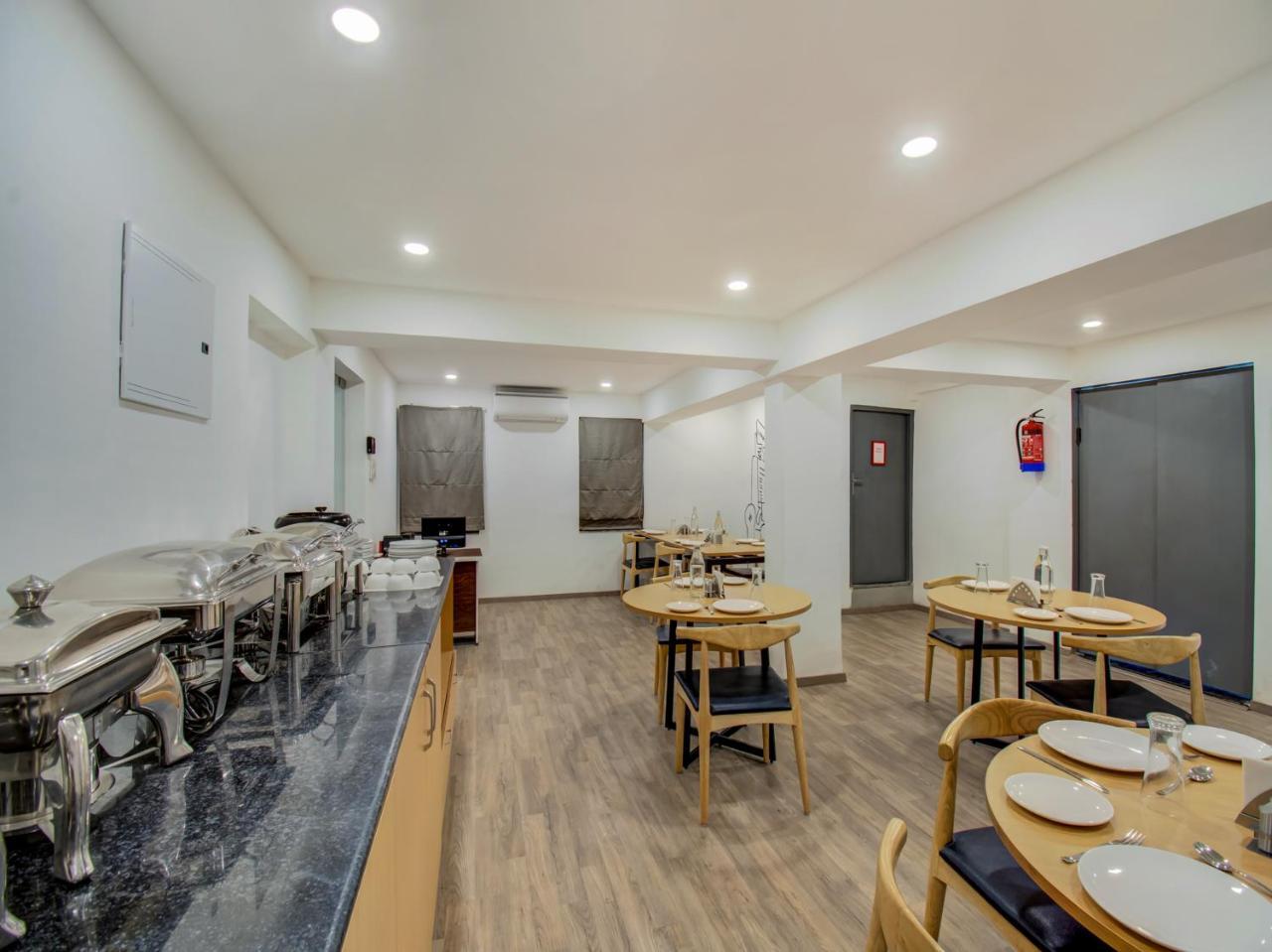 Oyo Townhouse 66 Nagpur Station Ca Road Hotel ภายนอก รูปภาพ